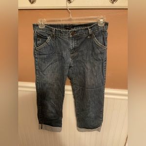 Universal Thread capris